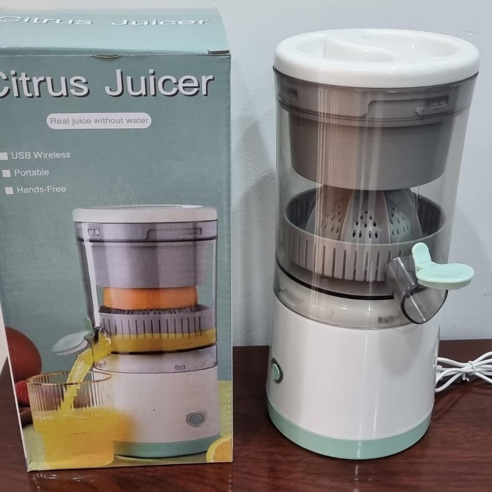 Rechargeable electric juicer